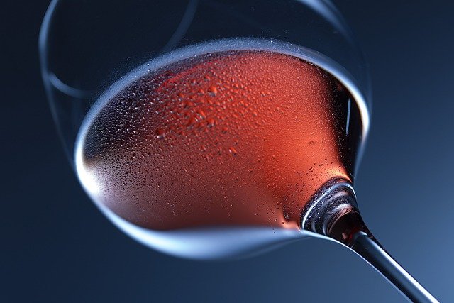 Con qué vino marida el jamón ibérico: guía de maridaje experta